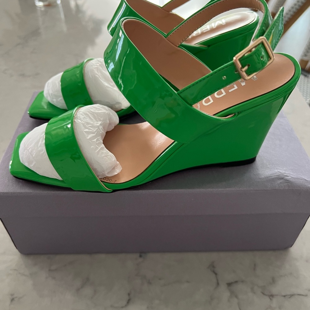 Merrori Open Toe Patent Wedge - Picture 3 of 4